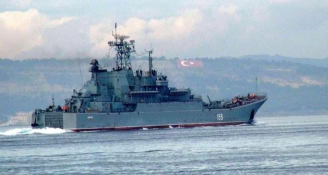 Rus savaş gemisi boğazdan geçti
