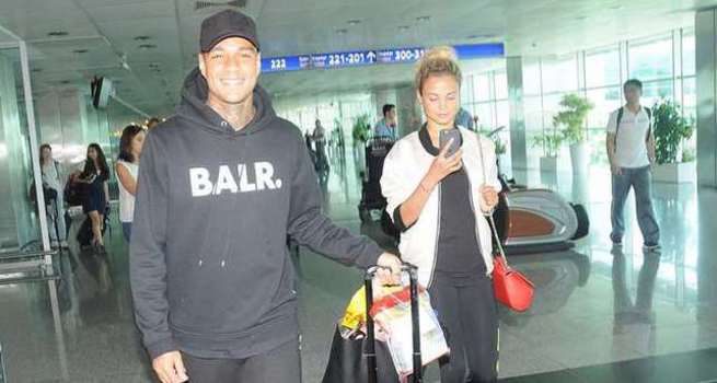 Fenerbahçe, Van der Wiel'i resmen açıkladı