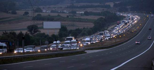 TEM’de TIR alev aldı, trafik felç oldu