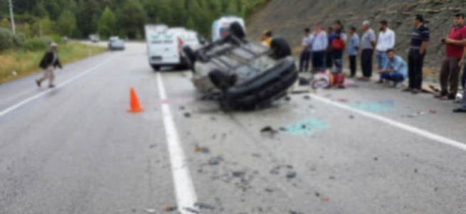 TIR ile otomobil çarpıştı: 5 ölü, 1 yaralı