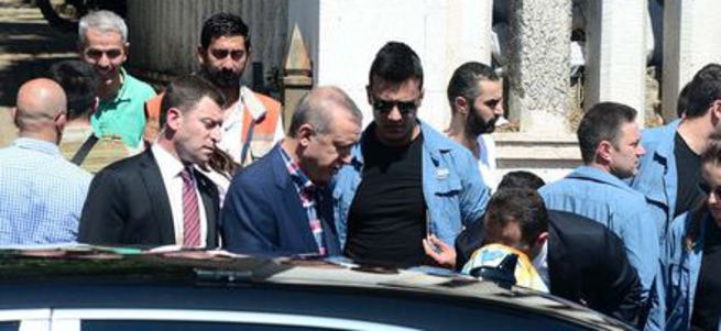 Erdoğan anne ve babasının mezarını ziyaret etti