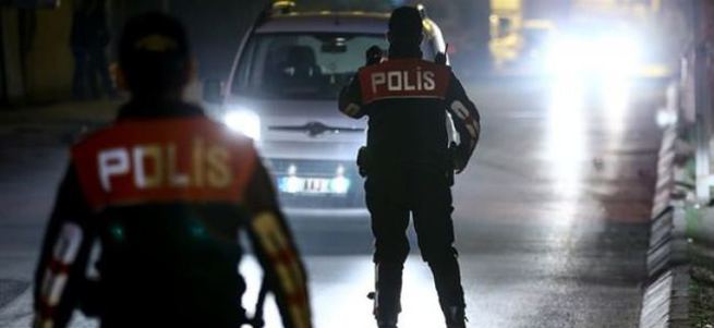 Kağıthane'de polis aracına ateş açıldı