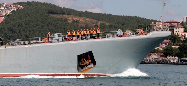 Rus gemisi Azov Boğaz'dan böyle geçti