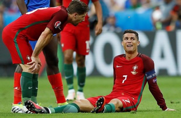Ronaldo'nun gözyaşları! Finalde sakatlandı...