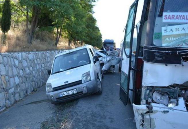 Uşak'ta 15 araç birbirine girdi