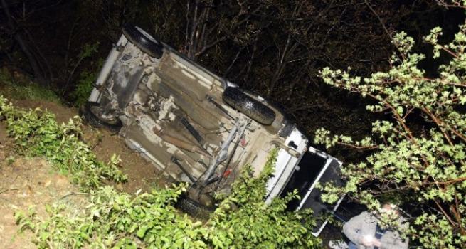Gümüşhane'de otomobil uçuruma düştü: 7 yaralı