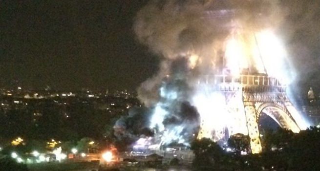 Eyfel Kulesi'nden dumanlar yükseliyor