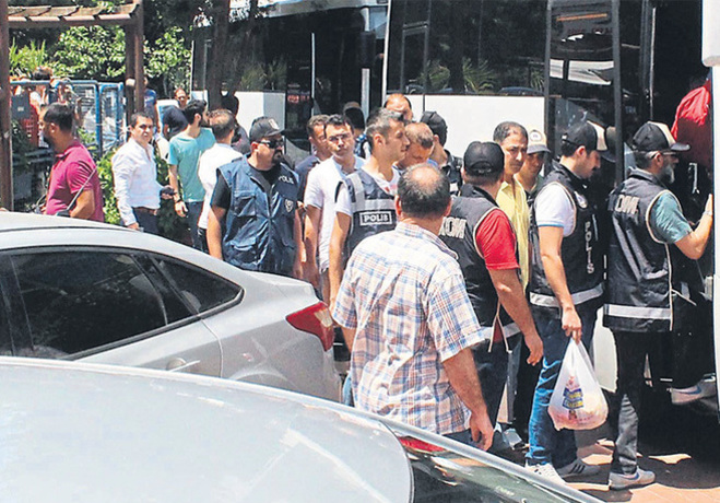Kamuda büyük temizlik sürüyor
