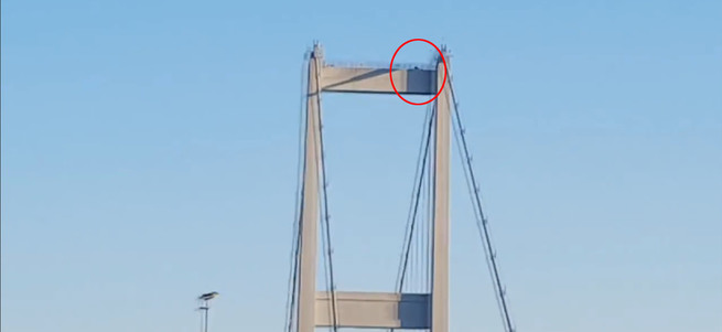 Boğaziçi Köprüsü'nün ayağından sniper ile halka ateş eden haini polis indirdi