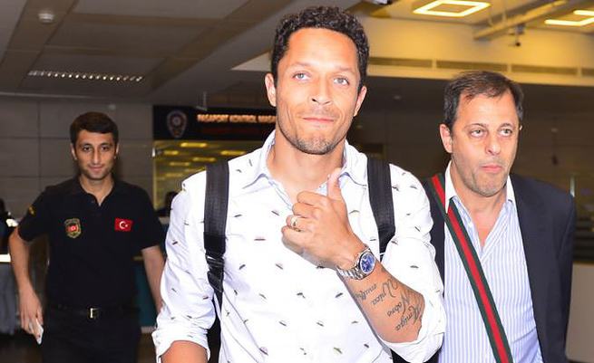 Beşiktaş Adriano'yu nasıl 600 bin Euro'ya transfer etti?