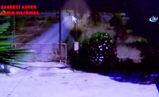 Darbeci asker kadın kılığında kameralara takıldı