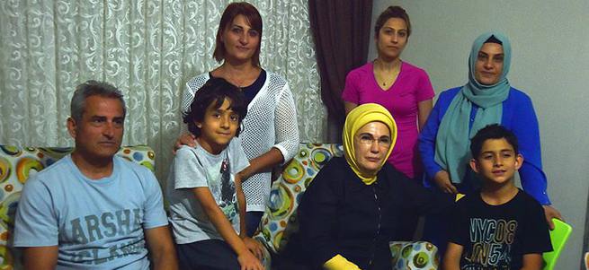 Emine Erdoğan'dan şehit ailesine ziyaret
