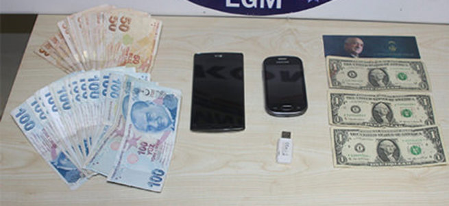 1 dolar darbeci albaya dergiyle gelmiş
